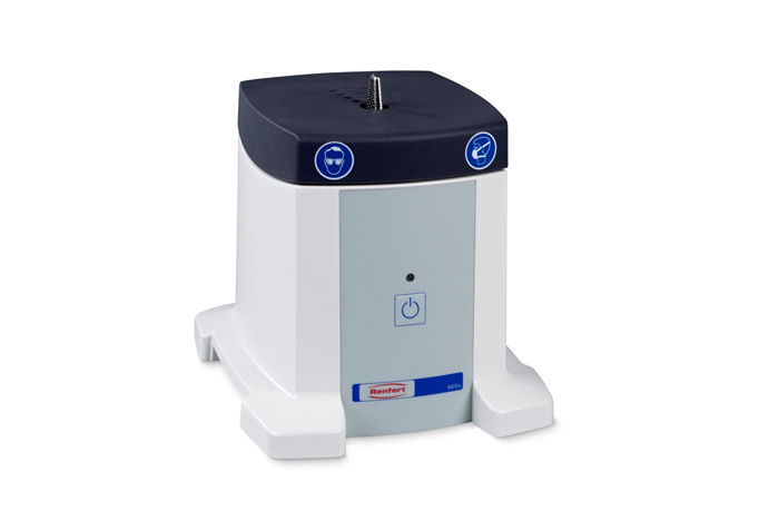 MILLO – RENFERT Recortadora de palato compacta com motor potente e sem manutenção. Troca fácil das fresas com chave de ferramenta integrada. Limpeza fácil devido à remoção da mesa de trabalho. Absolutamente estável devido à base ampliada.